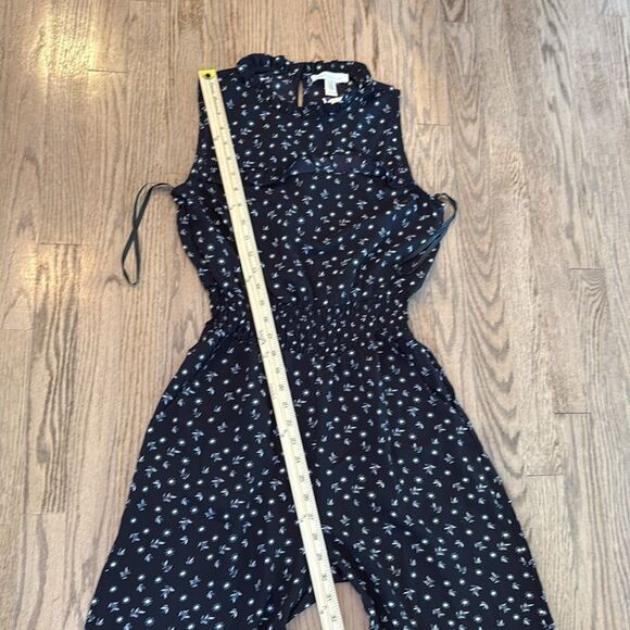 NWT MONTEAU BLACK DITSY FLORAL JUMPSUIT CROPPED MEDIUM RUFFLE - Picture 10 of 11